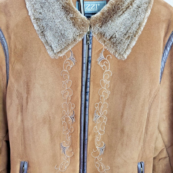 IZZI Women Coat Faux Fur Brown M Full Zip Hip Length Embroidered Boho 90s VTG - Picture 10 of 16
